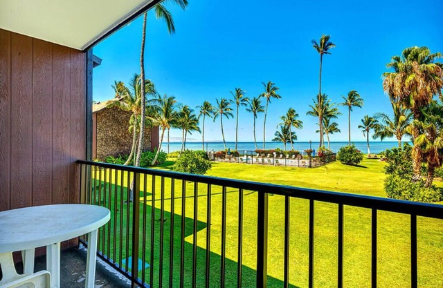 Bright Ocean View w/Lanai, Cable-TV, and WiFi–#220