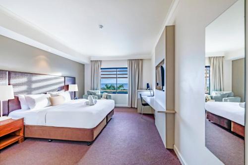 Bright Side Resort Living with Pool on Esplanade