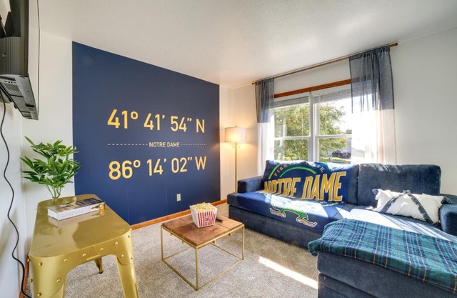 Bright South Bend Home about 4 Mi to Notre Dame!
