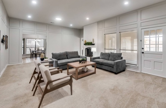 Bright & Spacious 4BR - Foosball Table!