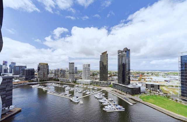 Brilliant Victoria Harbour View Apt Free Parking