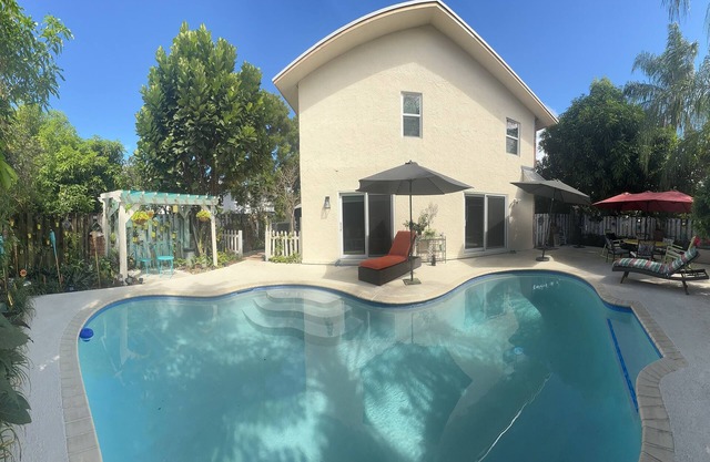 Bring the whole family to Sunshine Deerfield Beach with lots of room for fun!!!!