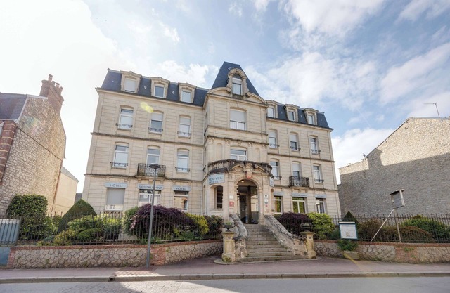 BRIT HOTEL CONFORT BAGNOLES NORMANDIE