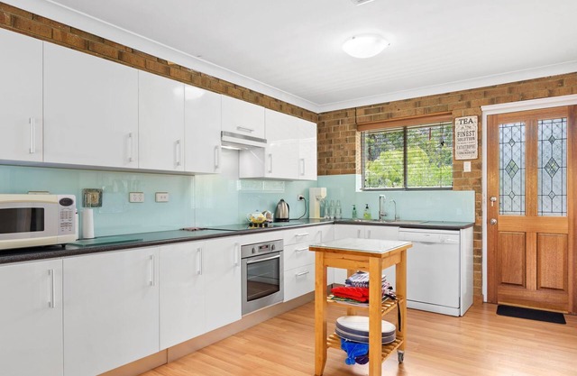 Broadbeach Retreat - 32 Broadbeach Drive