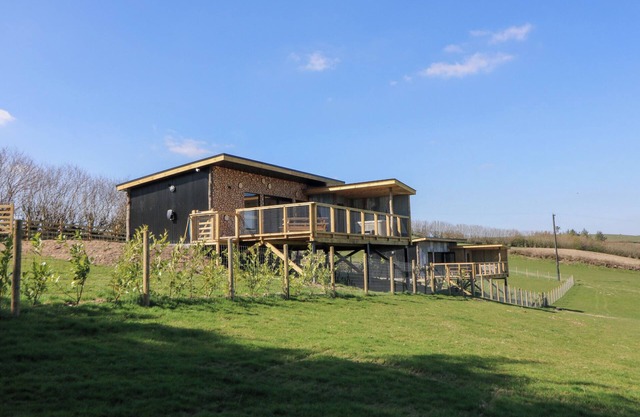BRYN HAFOD, pet friendly, luxury holiday cottage in Llandrindod Wells