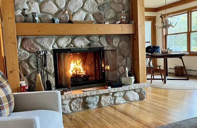 Buckatabon Lakeside Retreat. Direct access to snowmobile trails!