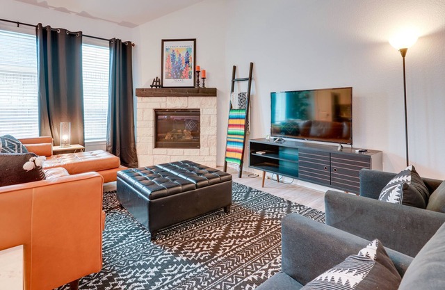 Buda Family Retreat w/ Cozy Fireplace!