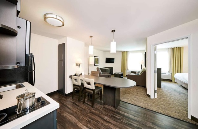 Budget Friendly Option: 3 1BR Suites w/Full Kitchen Ideal for Visiting NYC