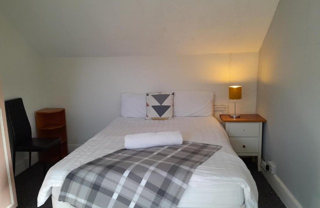 Budget Loft room, Shared guest house by University R10