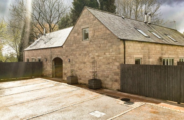 BUNBURY, family friendly, with open fire in Farley Near Alton Towers
