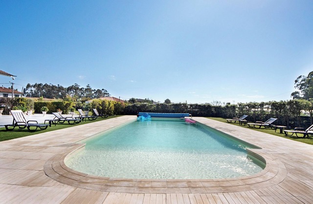 Bungalow 'Apartamento Thaï Com Piscina' with Shared Pool, Private Terrace and Wi-Fi