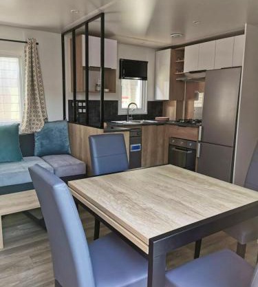 Bungalow confortable à Vias avec piscine partagée