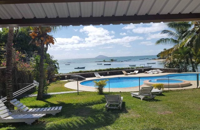 Bungalow for families and friends by the sea and pool - by feelluxuryholidays