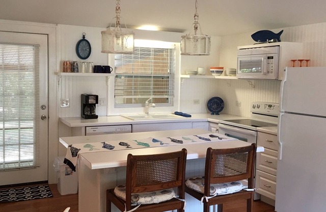 Bungalow for Two in Historic Darien, Near Sapelo, by Georgia Coast Vacations