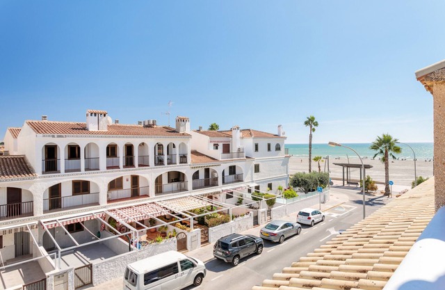 Bungalow 'Villa Ines' with Sea View, Private Terrace and Air Conditioning
