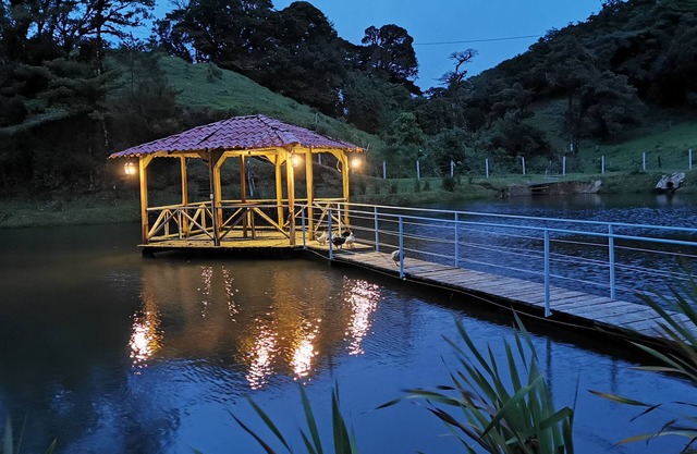 Burbi Lake Lodge Monteverde