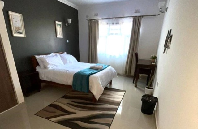 Busisiwe's (R M Apartments)
