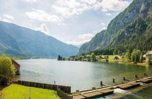 Cozy apartment with balcony near Hallstatt