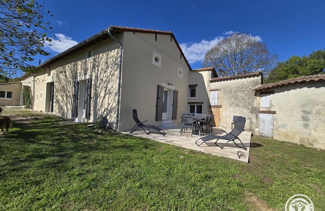 Charming house with large garden, pets allowed in Sorges