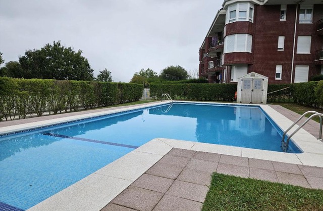 C03A02 Apartamento con piscina y garaje