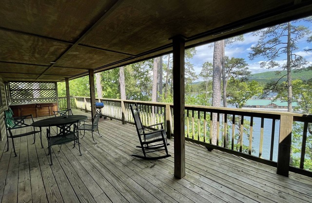 C8, Two bedroom, two bath log-sided, lake view luxury cottage with hot tub by RedAwning
