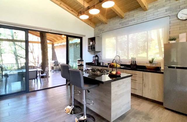 ¡cabaña de Lujo con Jacuzzi! Terraza con Vista al Bosque, Ideal Para Familias