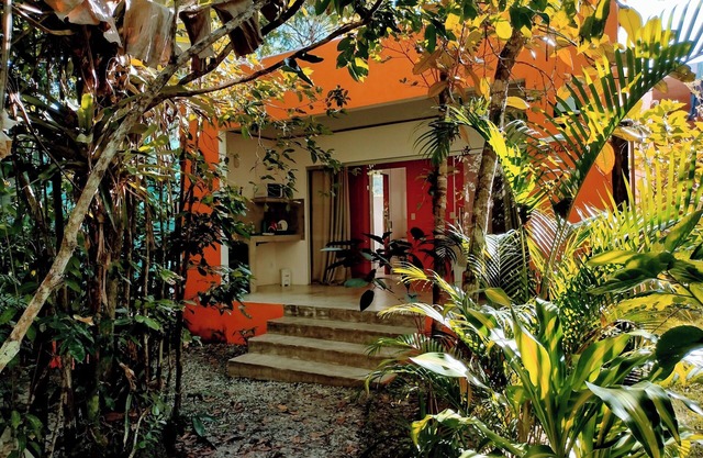 Cabana Completa em Arraial D'ajuda. Acomoda 2. Próxima às Praias Pitinga e Taipe