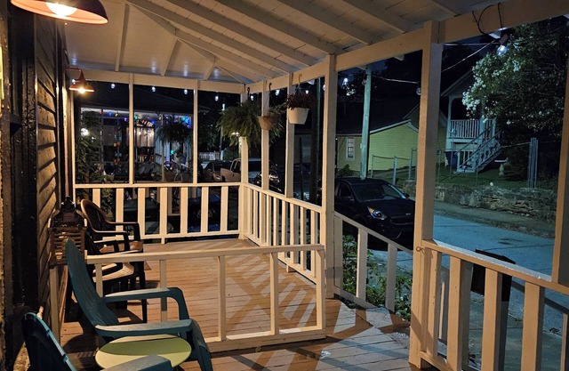 Cabbagetown, Free Wi-fi, Parking, 6 beds, Beltline