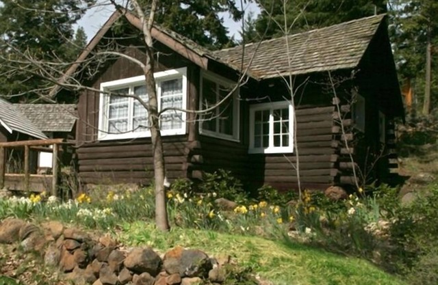 Cabin 2 on Klamath Lake at Point Comfort