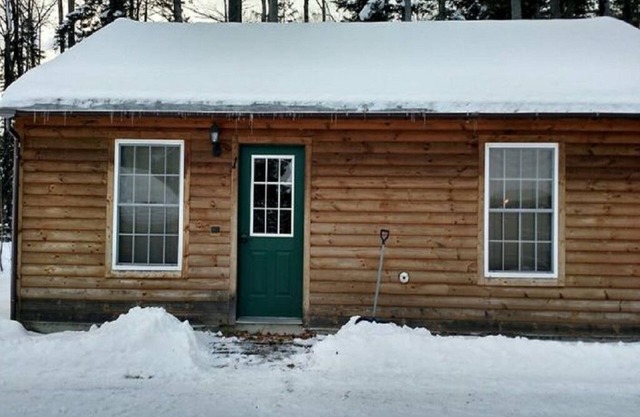 Cabin 2 Roody's Black Bear Cabins- Trail access from camp
