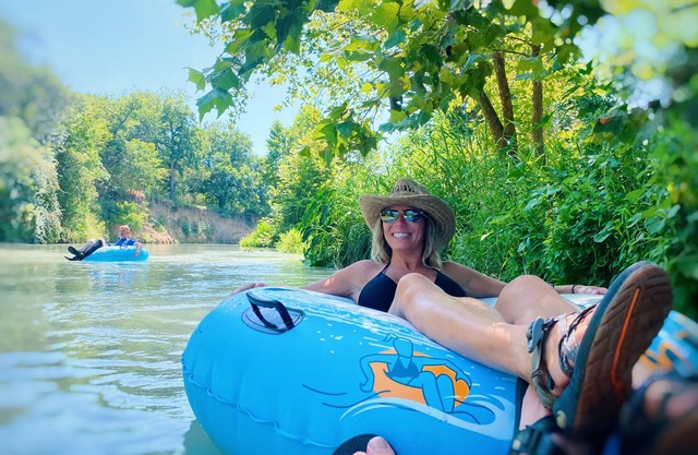 Cabin at Son's Blue River Camp! Stay here & enjoy the gorgeous San Marcos River!
