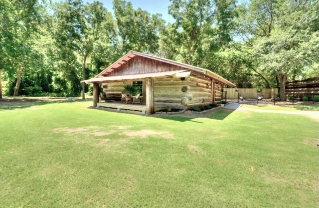 Cabin for rent in Shawnee