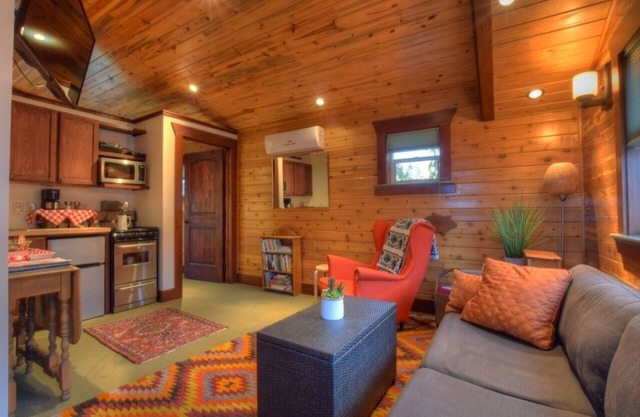 ♥ Cabin in City with Parking Space ♥