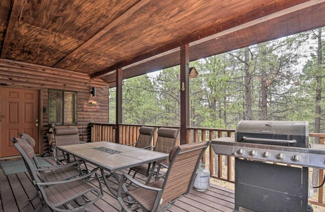 Cabin in the Woods 6 Mi to Angel Fire Resort!