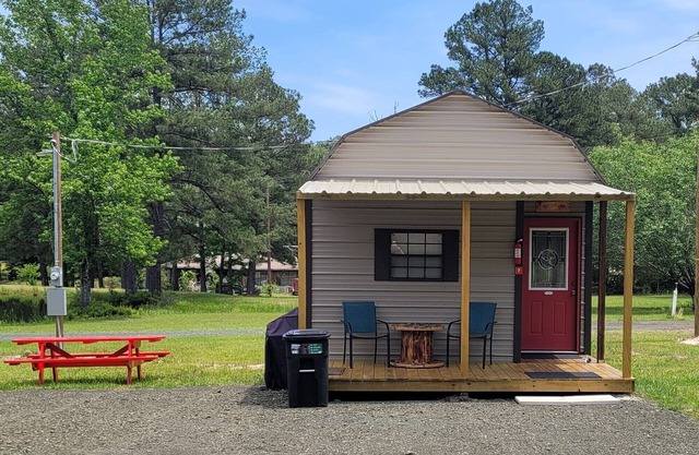 Cabin Sleeps 4 Just minutes from Lake Sam Rayburn