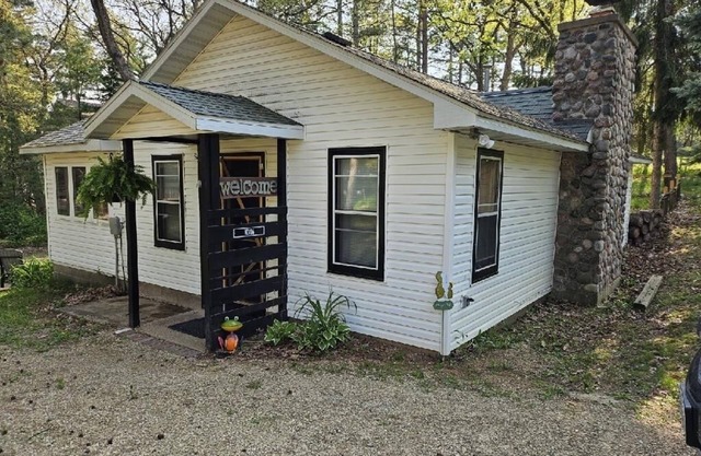 Cabin with lake access, relaxation in the pines