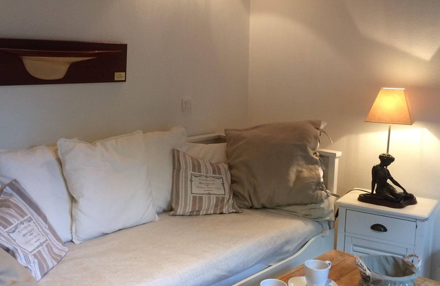 CABOURG CITY CENTER. Cottage 35m², house on garden 40m² facing south. Comfort