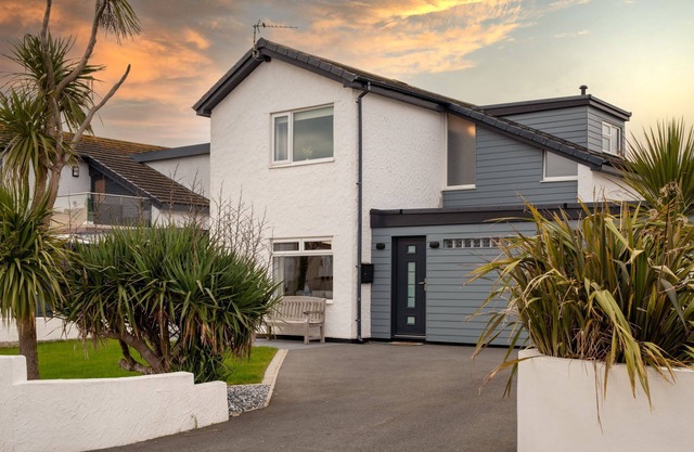 Cae Cloc - A 3 bed house in the heart of Rhosneigr