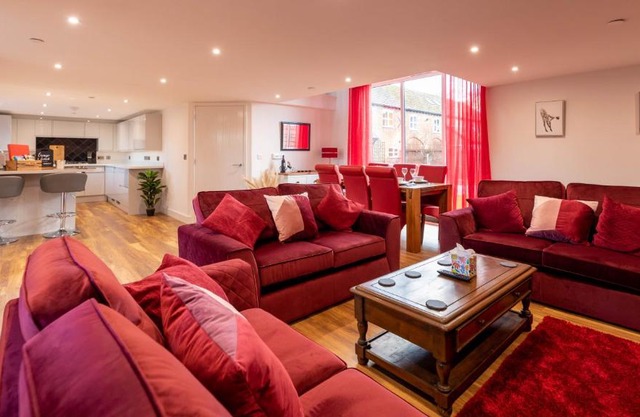 Caer Fedwen Barns Cariad Spacious self catering 3 bed Group Getaway Luxury Cottage with Private Hot Tub