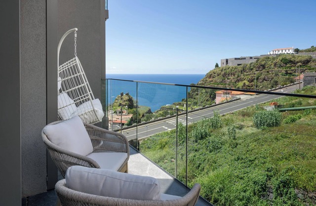 Calheta Hills I – With pool and sea view