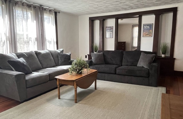 Calla Lily #1 - Oneonta Apartment close to downtown - 1 of 2 units