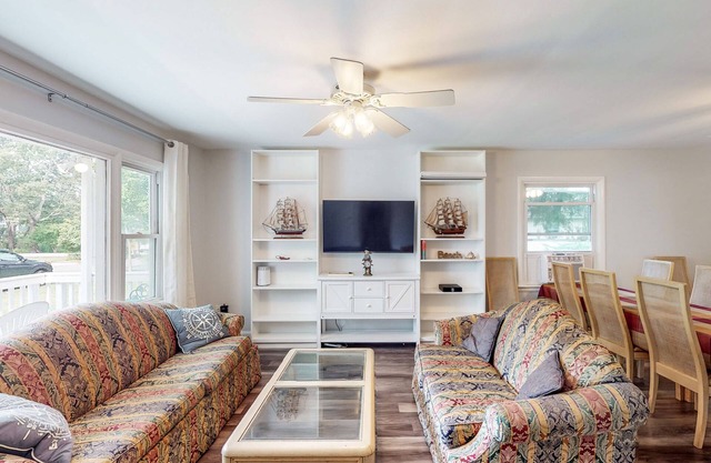 Calloway Drive Retreat | House in Shady Side