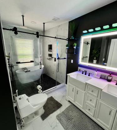 Calm 4BR-3BA 10 min DT Airport by LSP Homes