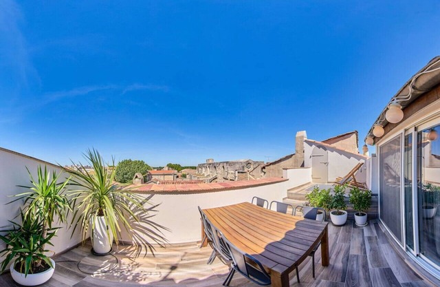 Calm and bright; Terrace and panoramic view in the center Housing