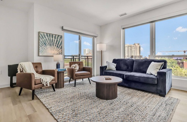 Calm & Serene 2BR | Cleveland Clinic