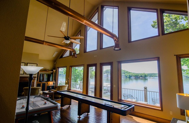 CALM WATERS BEAUTIFUL VIEWS FOR LARGE GROUPS! RECENT CANCEL OPENS UP LABOR DAY