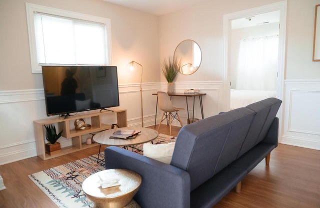 Calm & Well-Equipped 2BR Chicago Apartment - Central Cozy