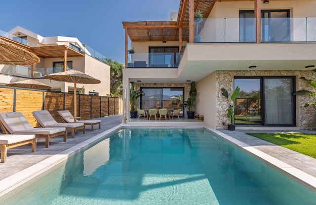 Cameo 1 Luxury Villa with Pool