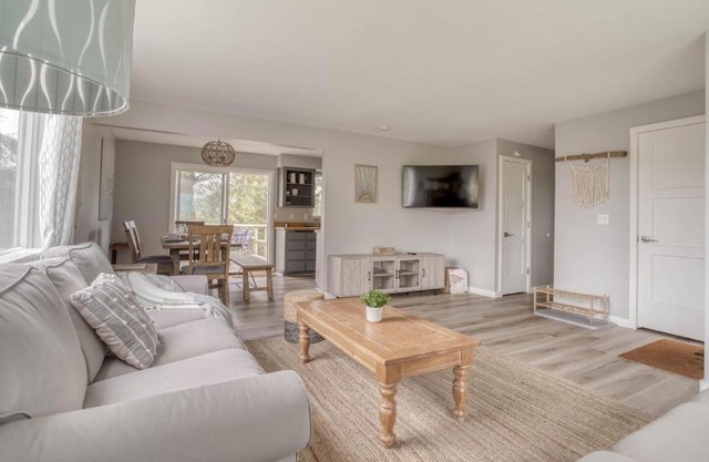 Camp Street Cottage - Meredith Lodging