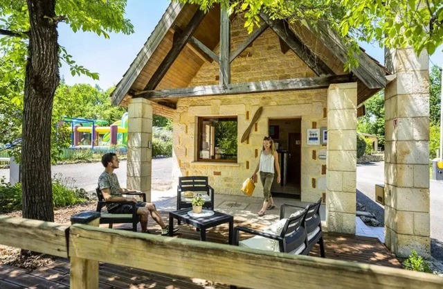 Camping Romanée Le Lou Castel* - PREMIUM cottage - 2 bedrooms 4 people